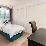 Charming 5Bdr Home, Families & Friends, 6 Guests, Parking, High Speed Wi-Fi Holiday home Bristol