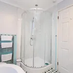 Spacious 5BDR Home, Families&Friends, 6 Sleeps, Parking, Fast Wi-Fi Сasa de vacaciones