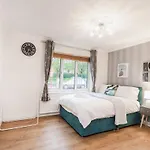 Charming 5Bdr Home, Families & Friends, 6 Guests, Parking, High Speed Wi-Fi
