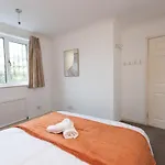 Charming 5Bdr Home, Families & Friends, 6 Guests, Parking, High Speed Wi-Fi بيت للعطل بريستول