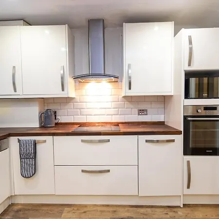 Elegant 5-bed Home, Families & Friends, Sleeps 6, Parking, Free Wi-fi * Бристоль