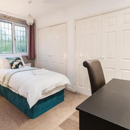 Elegant 5bdr - Families & Contractors Friendly - 6 Sleeps - Parking - Fast Wifi Nyaraló Bristol