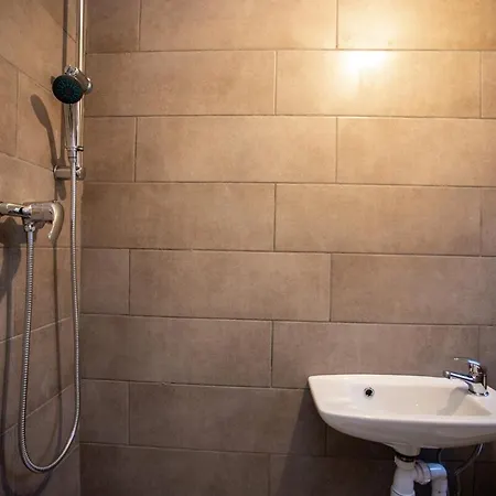 펜션 Modern 5-bed Home, Families & Groups, Guests 6, Parking, Fast Wi-fi