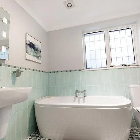 Elegant 5bdr - Families & Contractors Friendly - 6 Sleeps - Parking - Fast Wifi * Bristol