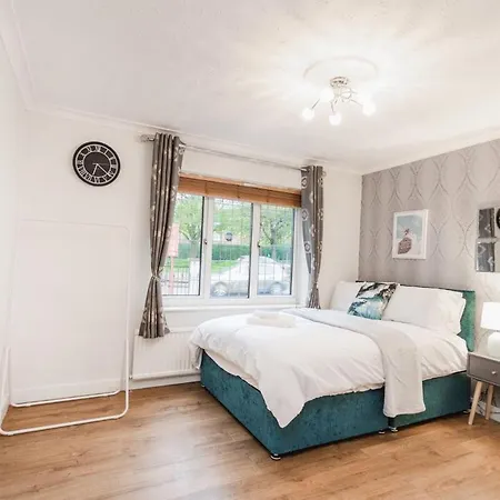 Spacious Five Bedroom Perfect For Families And Contractors With High Speed Wifi For Extended