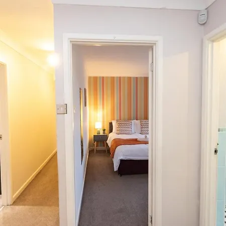 Elegant 5bdr - Families & Contractors Friendly - 6 Sleeps - Parking - Fast Wifi * Bristol