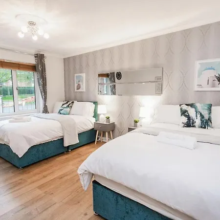 Modern 5-bed Home, Families & Groups, Guests 6, Parking, Fast Wi-fi 브리스틀