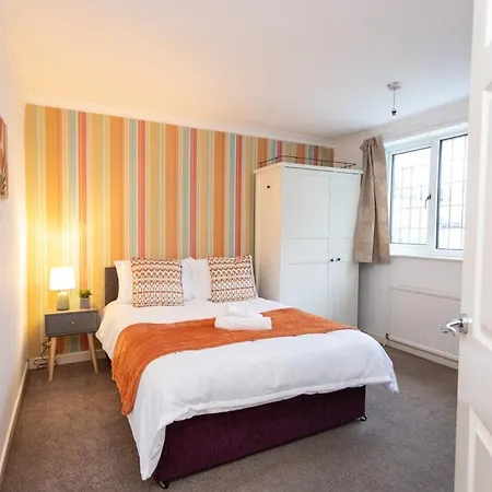 Modern 5-bed Home, Families & Groups, Guests 6, Parking, Fast Wi-fi * 브리스틀