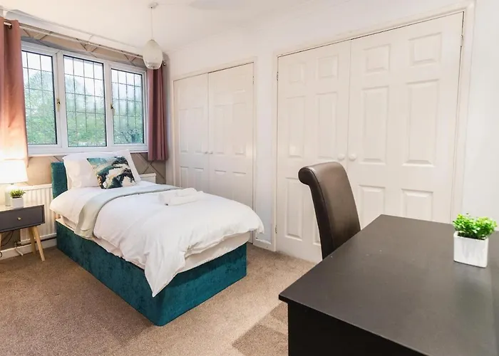 Elegant 5-bed Home, Families & Friends, Sleeps 6, Parking, Free Wi-fi Feriehus Bristol