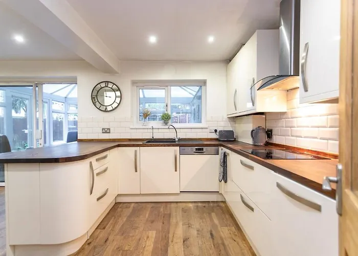 Elegant 5-bed Home, Families & Friends, Sleeps 6, Parking, Free Wi-fi Feriehus Bristol