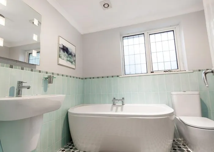 Elegant 5-bed Home, Families & Friends, Sleeps 6, Parking, Free Wi-fi * Бристоль