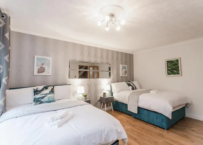 Elegant 5-bed Home, Families & Friends, Sleeps 6, Parking, Free Wi-fi * Bristol
