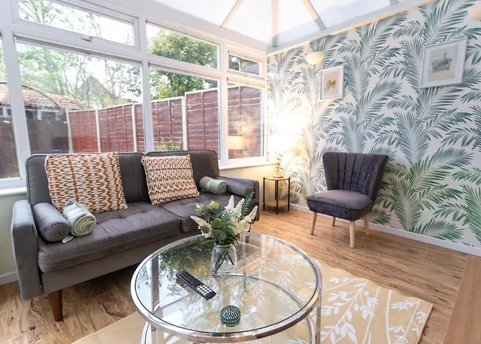 Nyaraló Elegant 5-bed Home, Families & Friends, Sleeps 6, Parking, Free Wi-fi Bristol